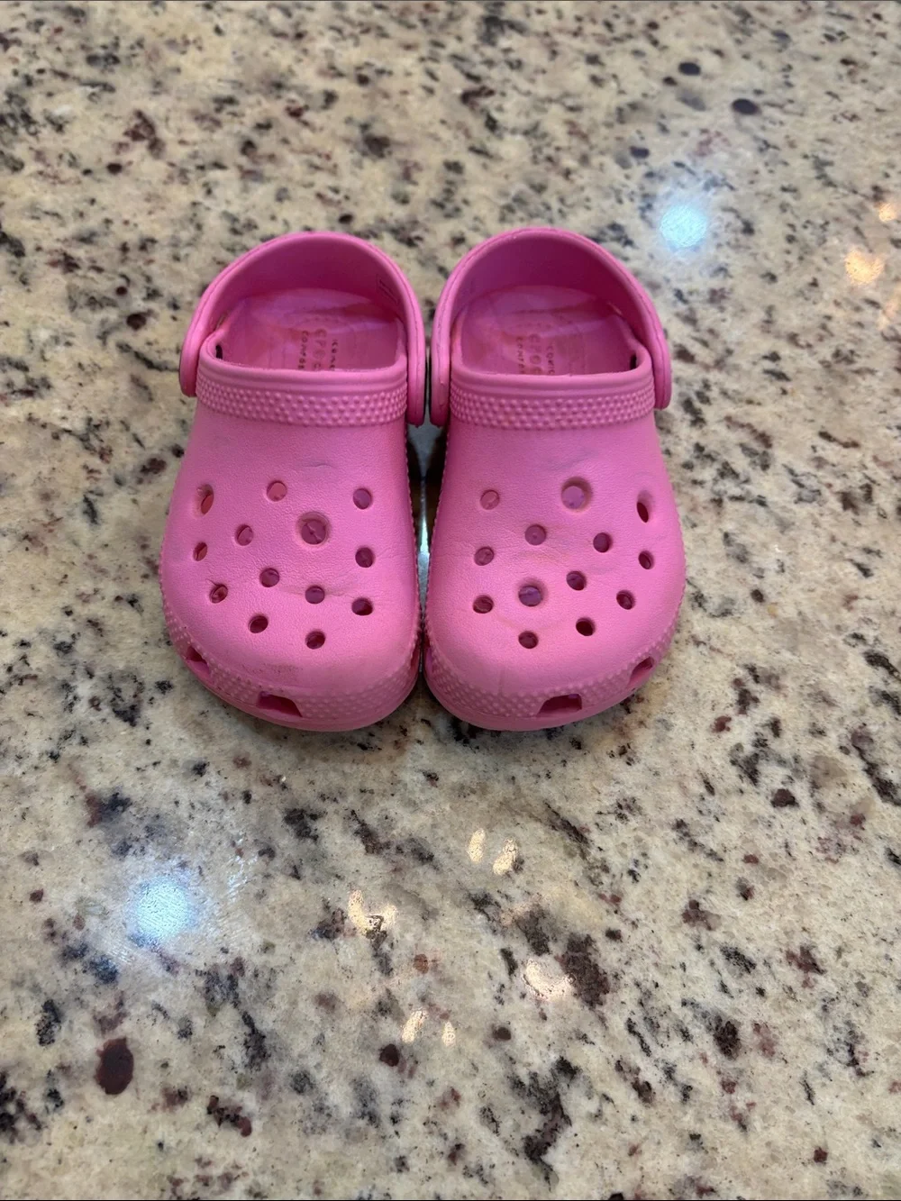 CROCS Kids Classic Clog in Bright Pink